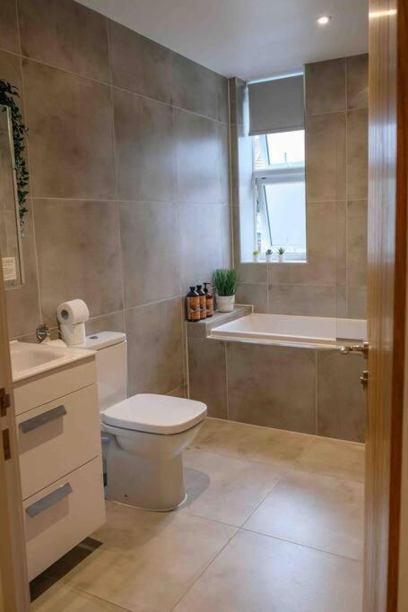 Garden Of Eden 1 Bedroom Flat In Fishponds Bristol Exterior photo